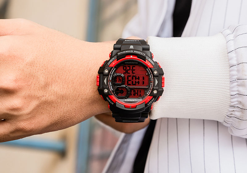 Đồng hồ mạnh mẽ, hiện đại